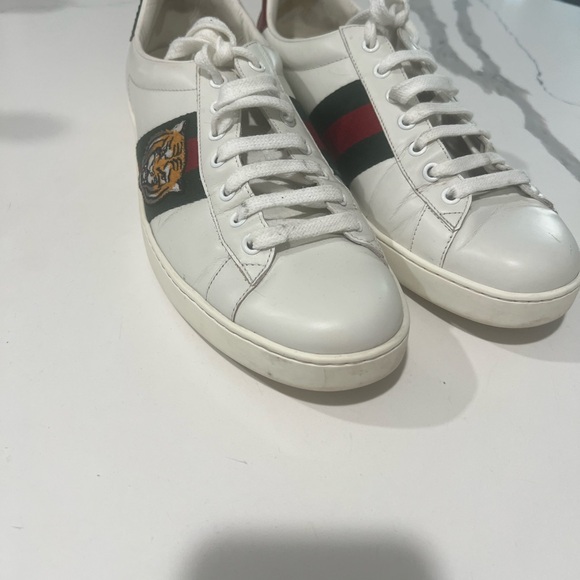 Gucci White Sneakers with Signature Stripes - Picture 1 of 5